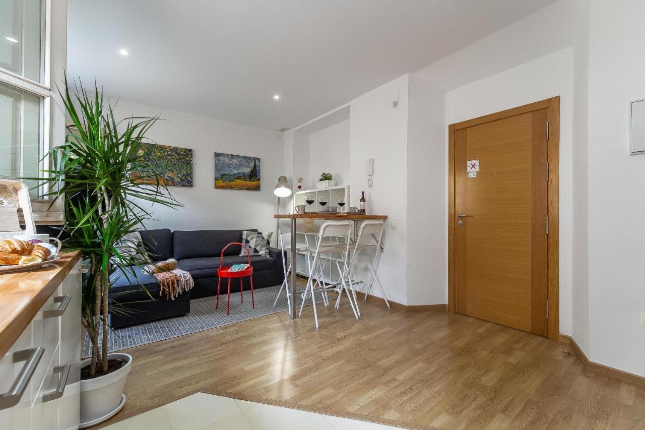 Central Malaga Apartment At Mitjana Plaza Exterior photo